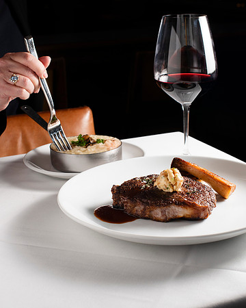 SelanneSteakTavern094