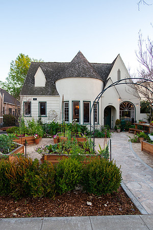 FEAT_May2021_HeirloomPotager__AshleyIrene_046