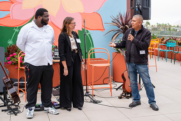 FloraLocaOpening_075