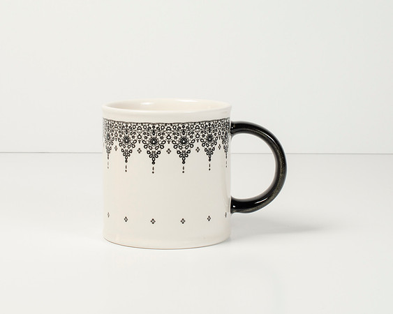 BlackAndWhiteMugs_010