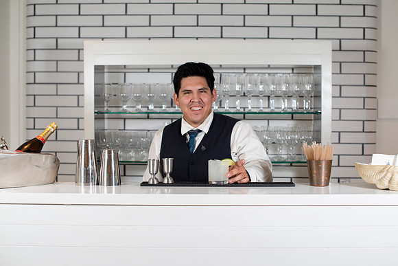 LuxuryHostedBar009