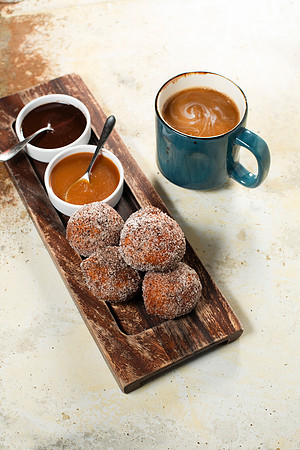 CoffeeSpicedRicottaDoughnuts001