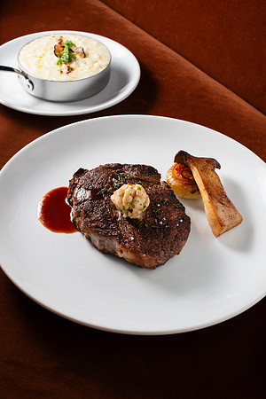 SelanneSteakTavern091