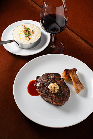 SelanneSteakTavern092