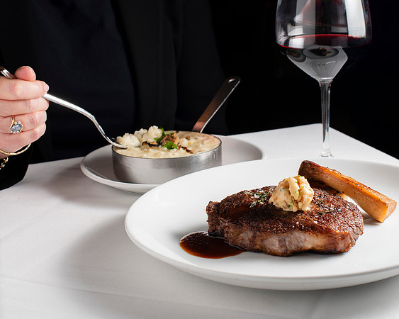 SelanneSteakTavern095
