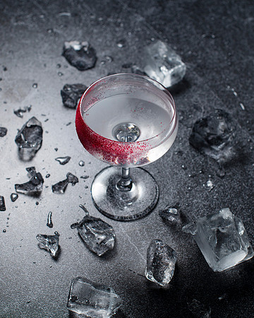 WhiteCosmo001