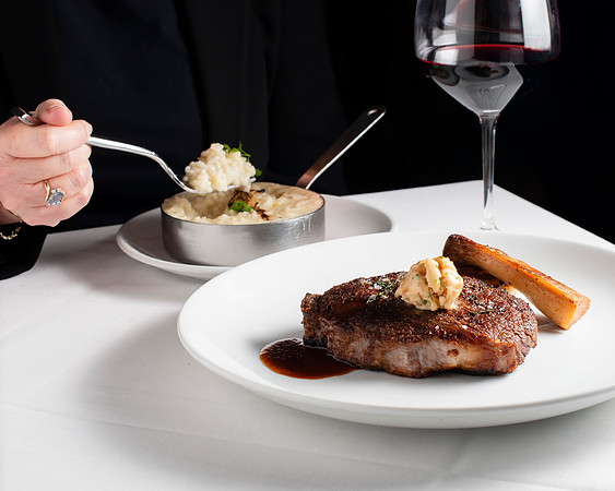 SelanneSteakTavern096